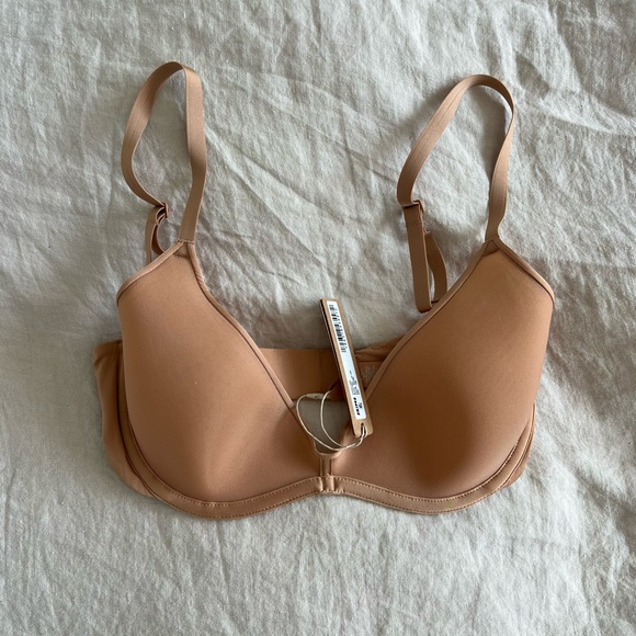 Skims Weightless Scoop Bra - Picture 1 of 3